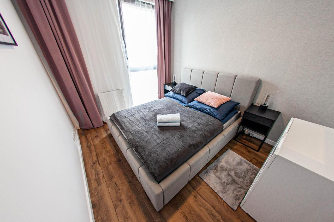 Euro New Gardens Delux Apartament