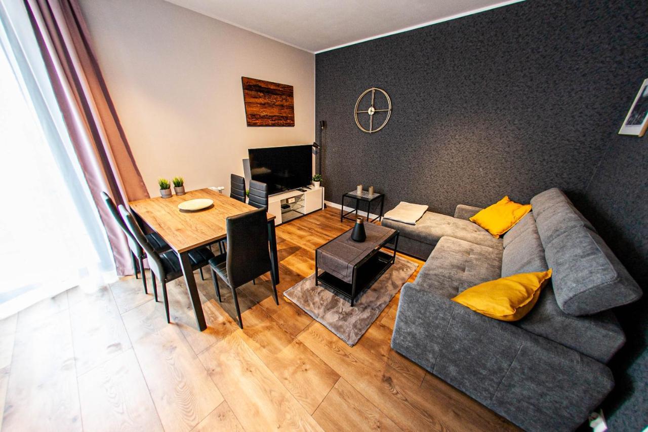 Euro New Gardens Delux Apartament *