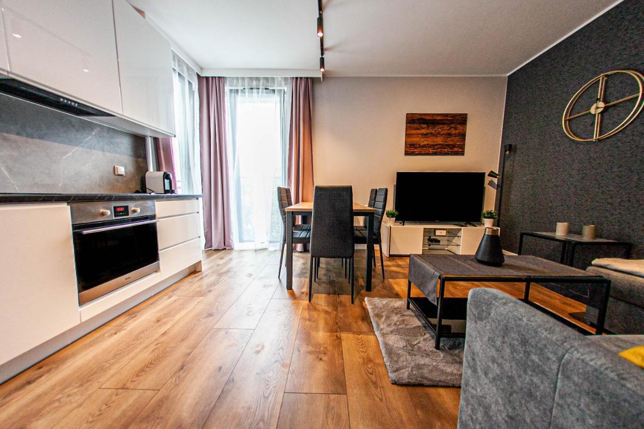 Euro New Gardens Delux Apartament *